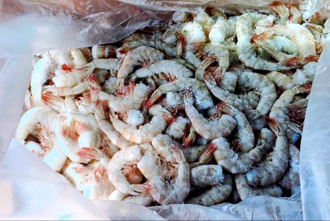 Shrimp from Sinaloa packed in a commercial box